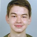 De pasfoto die als referentie diende